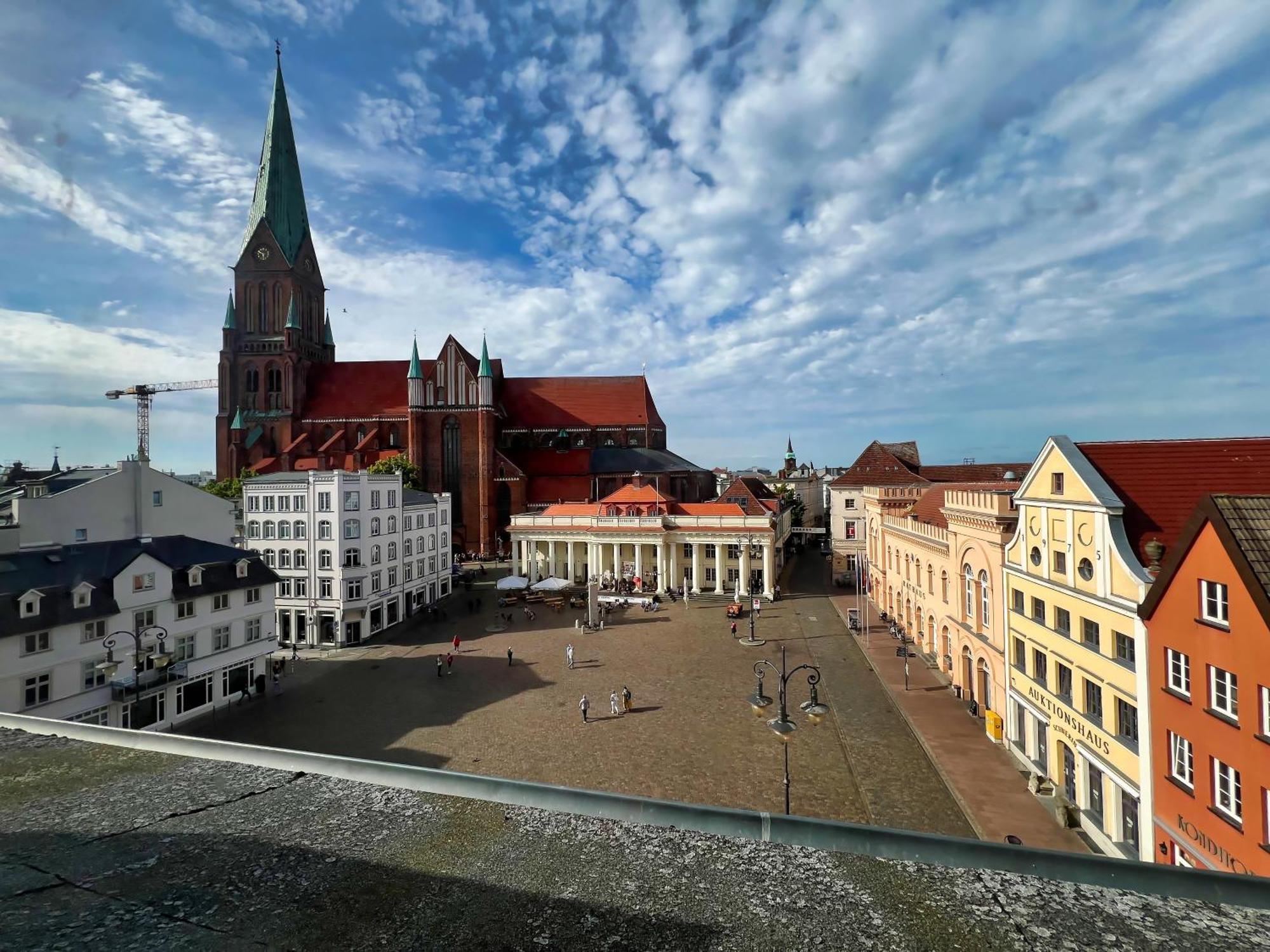 Nr 3 Lichtdurchflutetes Apartment Am Historischen Marktplatz 66 Qm #Cosiness Company 23 Schwerin  Esterno foto